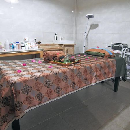 Coco Breeze Spa Hotel Gili Air Exterior photo