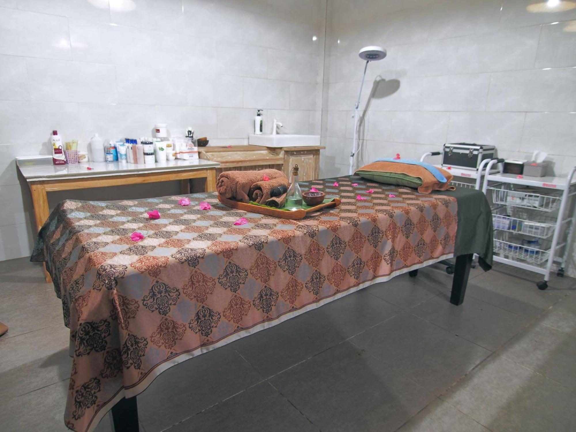 Coco Breeze Spa Hotel Gili Air Exterior photo