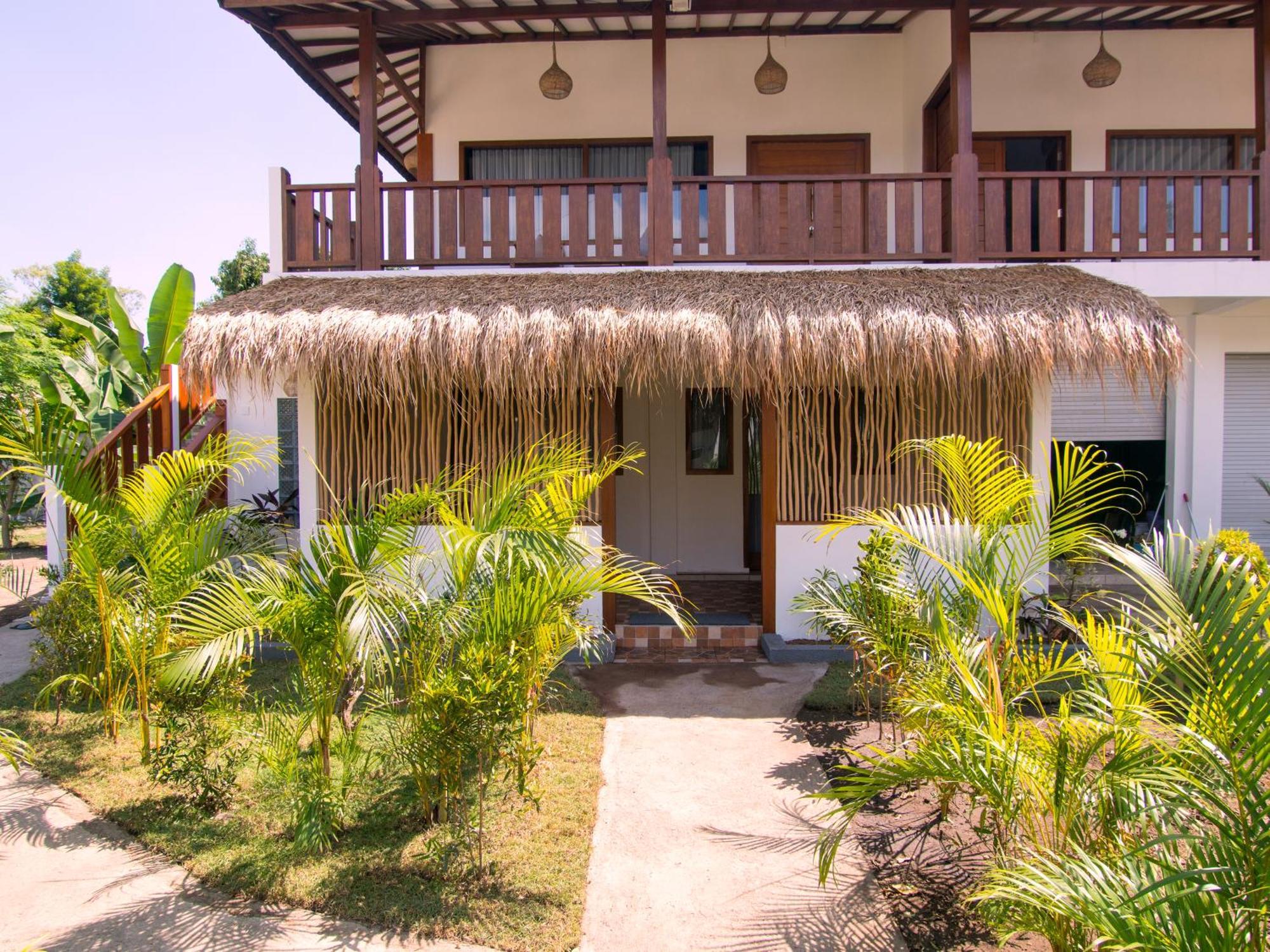 Coco Breeze Spa Hotel Gili Air Exterior photo