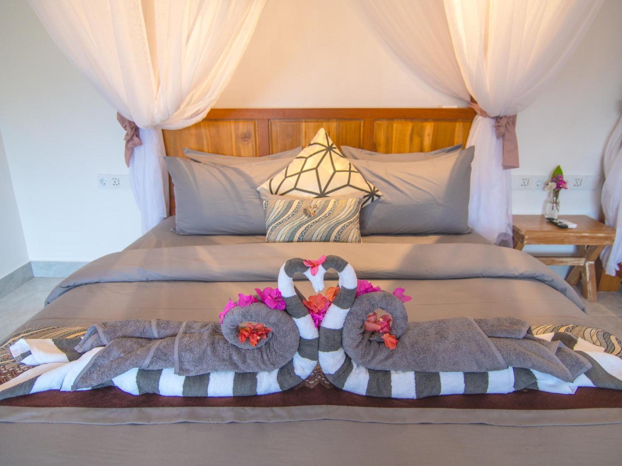 Coco Breeze Spa Hotel Gili Air Exterior photo